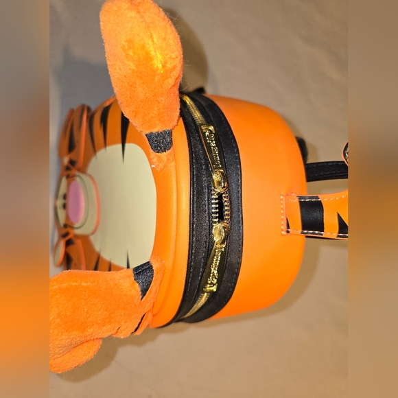 Disney Loungefly Tigger Winnie the Pooh Backpack - Picture 2 of 4